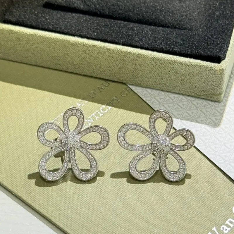 van cleef  arpels boucles doreilles pour femme s_121a2111